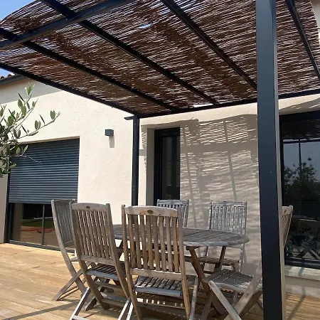 Detente Villa *